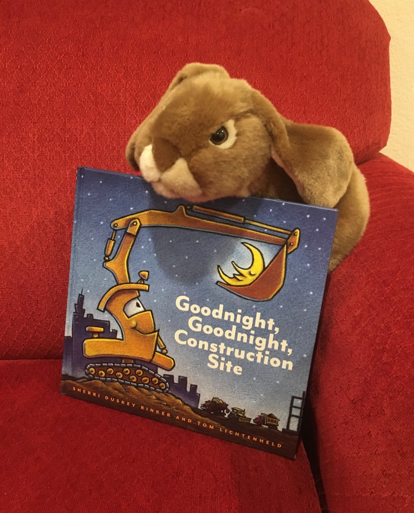 Caramel reviews Goodnight, Goodnight, Construction Site, written by Sherri Duskey and illustrated by Tom Lichtenheld.