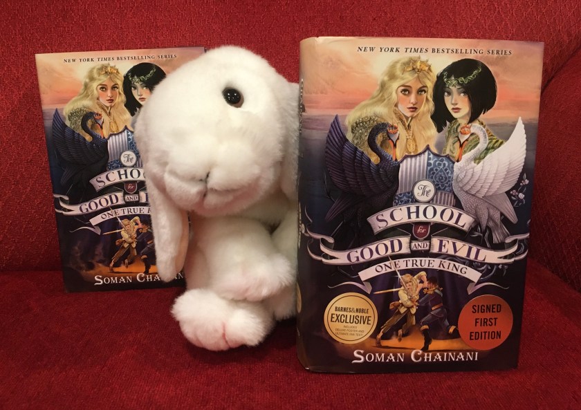 The Book Bunnies were so enthusiastic about One True King by Soman Chainani (Book 6 of The School for Good and Evil series) that they pre-ordered it twice. So now Marshmallow can pose with two beautiful books at the same time!