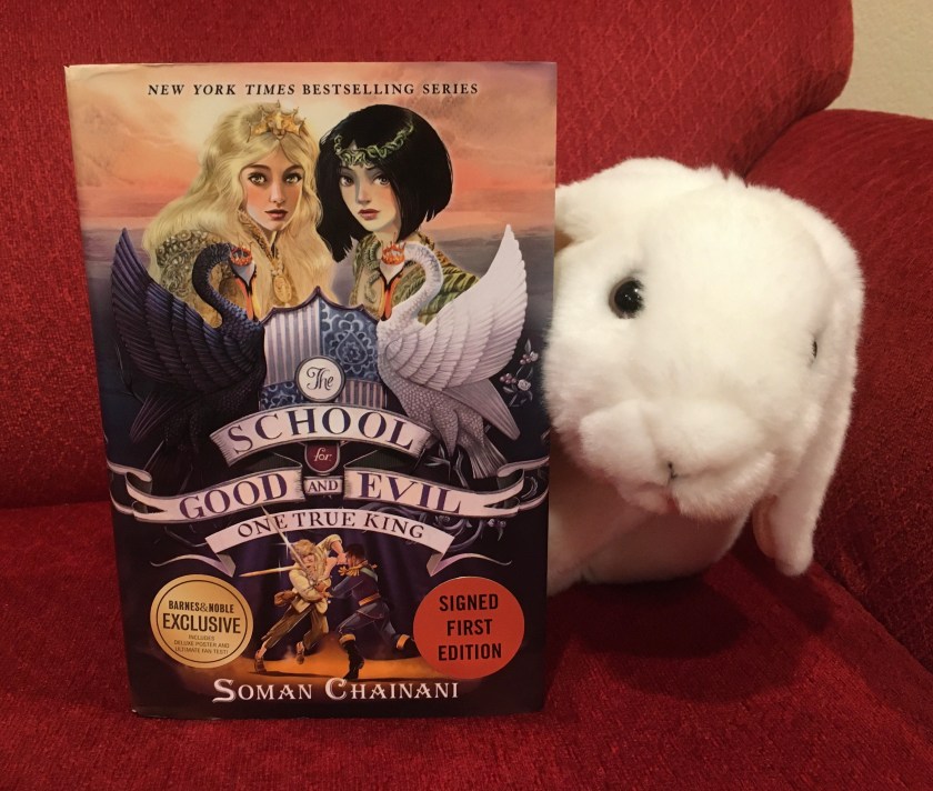 Marshmallow reviews One True King by Soman Chainani (Book 6 of The School for Good and Evil series).