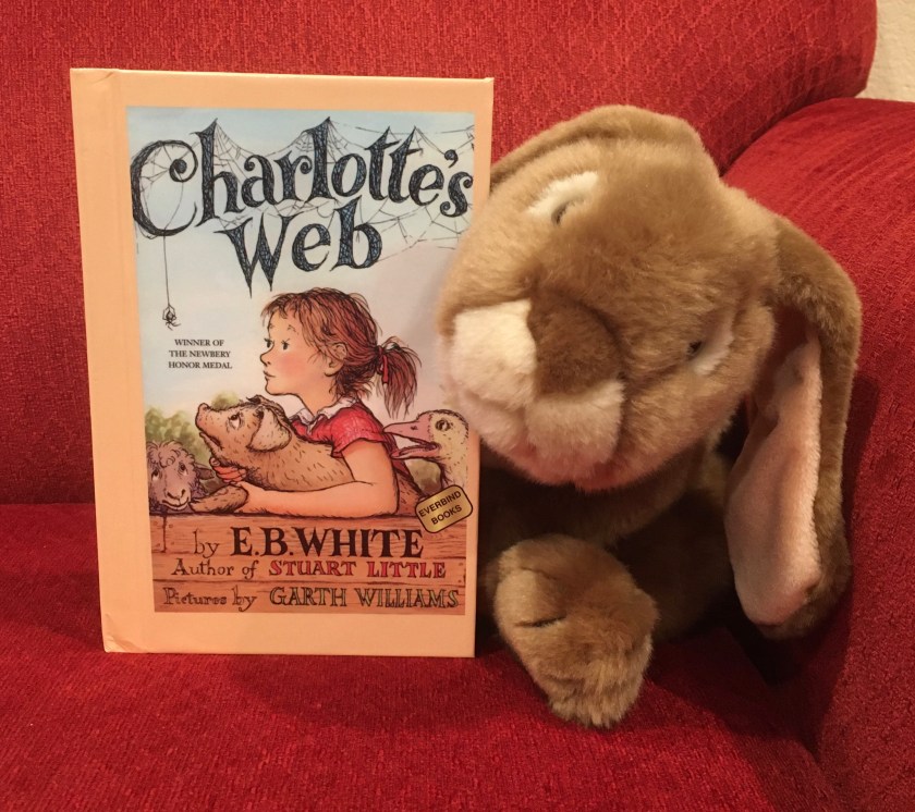 Caramel reviews Charlotte's Web, a classic from 1952, written by E.B. White and illustrated by Garth Williams. 