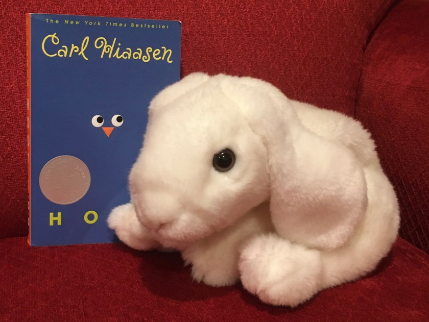 Marshmallow reviews Hoot by Carl Hiaasen.