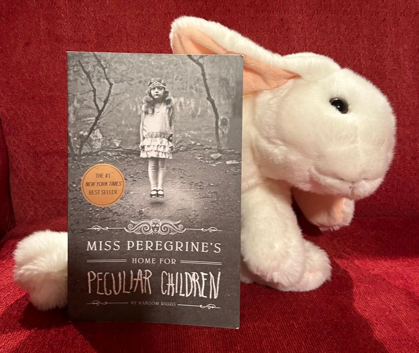 Marshmallow reviews Miss Peregrine's Home for Peculiar Children by Ransom Riggs. 