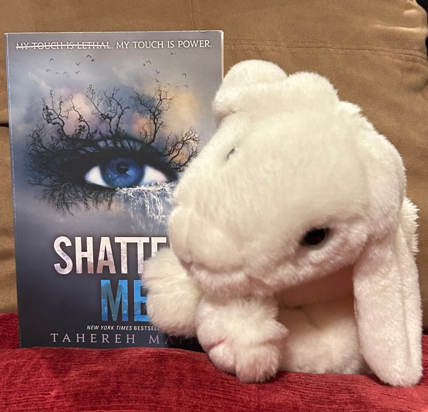 Marshmallow rates Shatter Me by Tahereh Mafi 90%. 