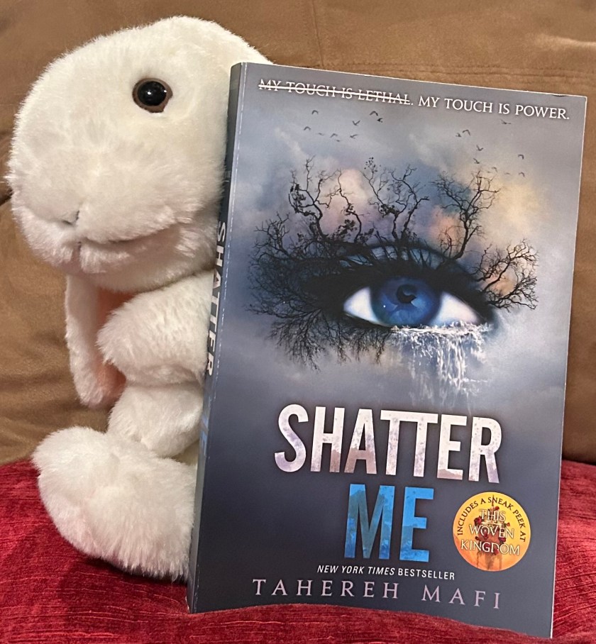 Marshmallow reviews Shatter Me by Tahereh Mafi.