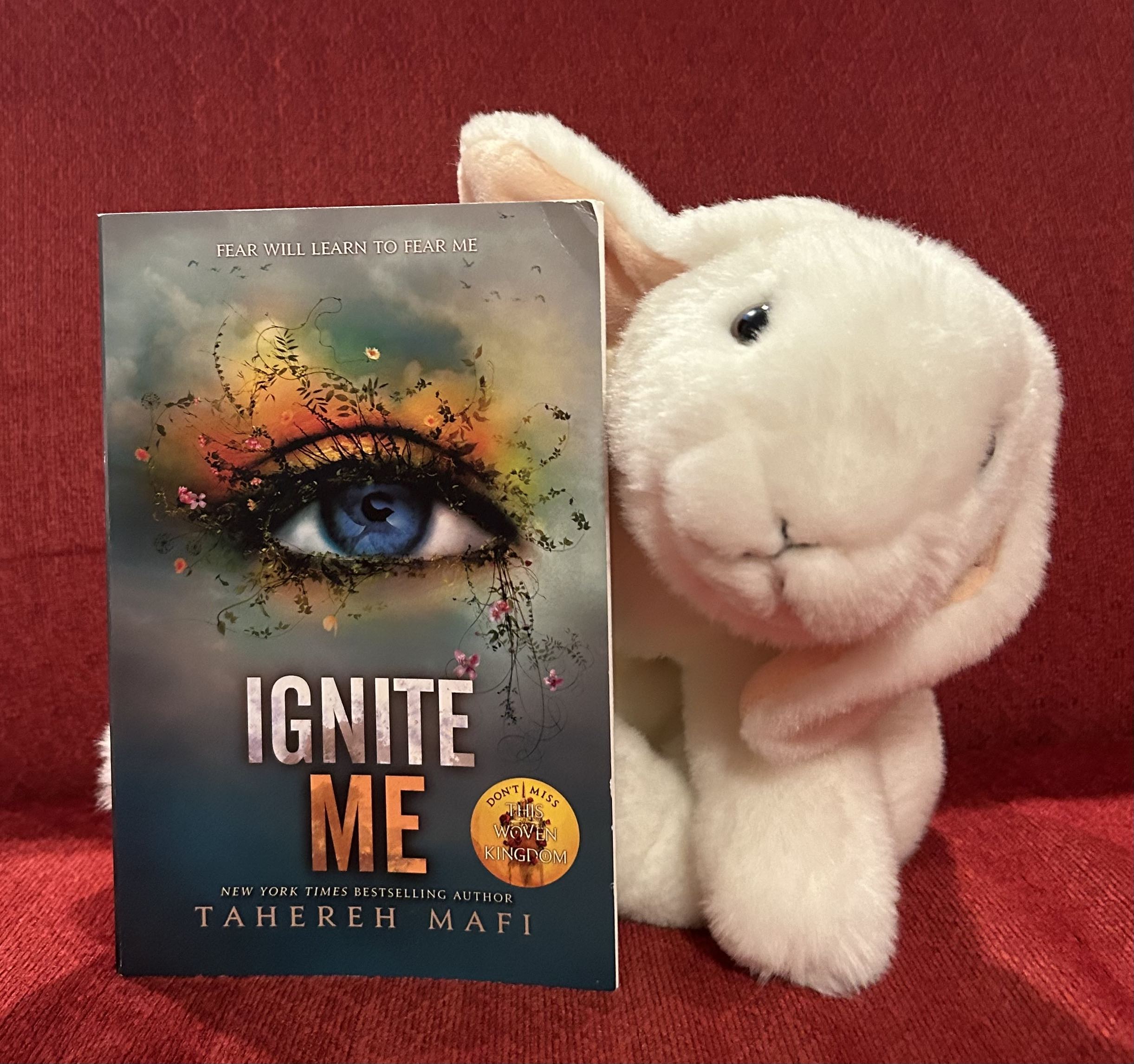 Marshmallow reviews Ignite Me by Tahereh Mafi – BookBunnies
