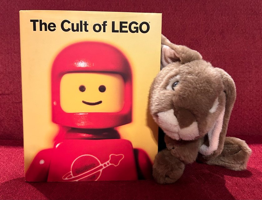 Caramel reviews The Cult of LEGO by John Baichtal and Joe Meno.