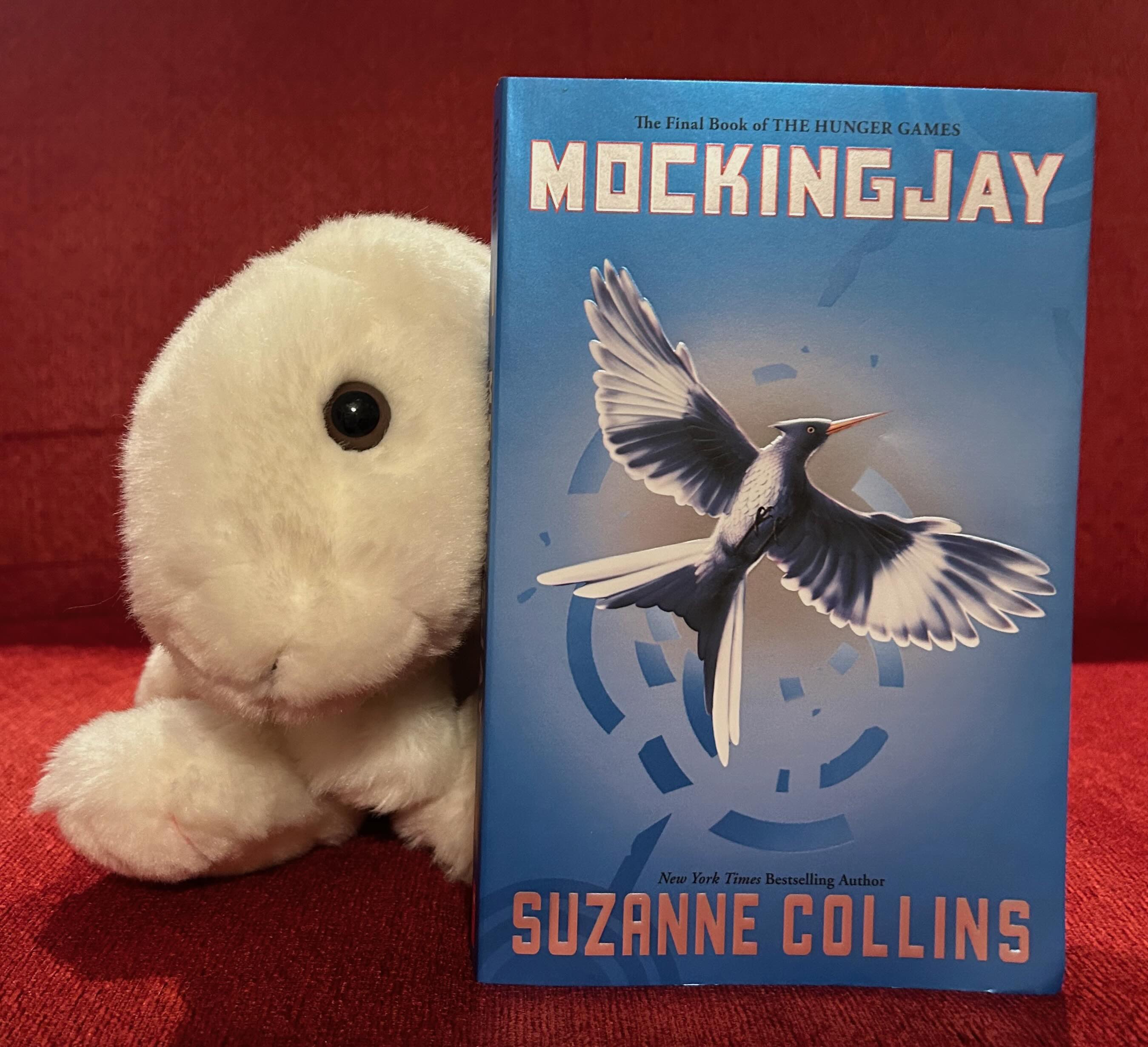 Marshmallow reviews Mockingjay by Suzanne Collins – BookBunnies