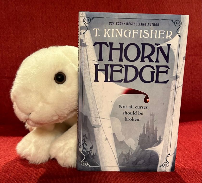 Marshmallow reviews Thornhedge by T. Kingfisher.