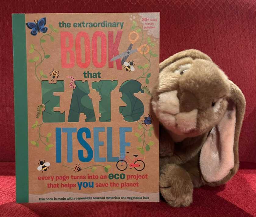 Caramel reviews The Extraordinary Book That Eats Itself, written by Susan Hayes and Penny Arlon, and illustrated by Pintachan.