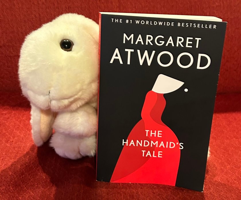 Marshmallow reviews The Handmaid's Tale by Margaret Atwood.