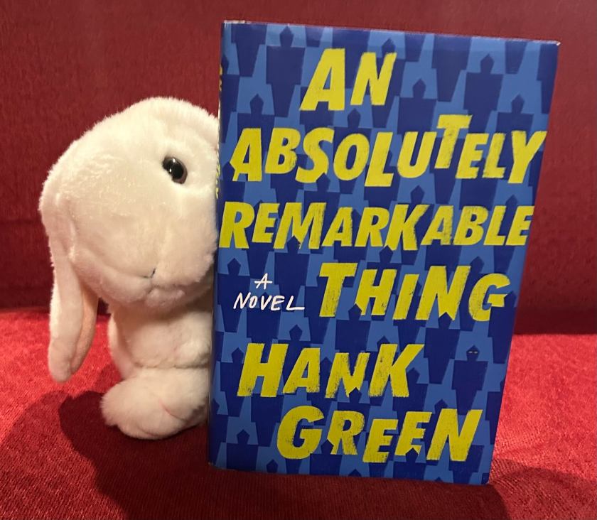 Marshmallow reviews An Absolutely Remarkable Thing by Hank Green.